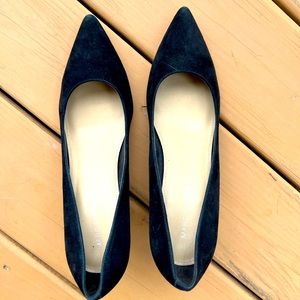 Size 9.5 Marc Fisher block heels with pointy toe - classic look!